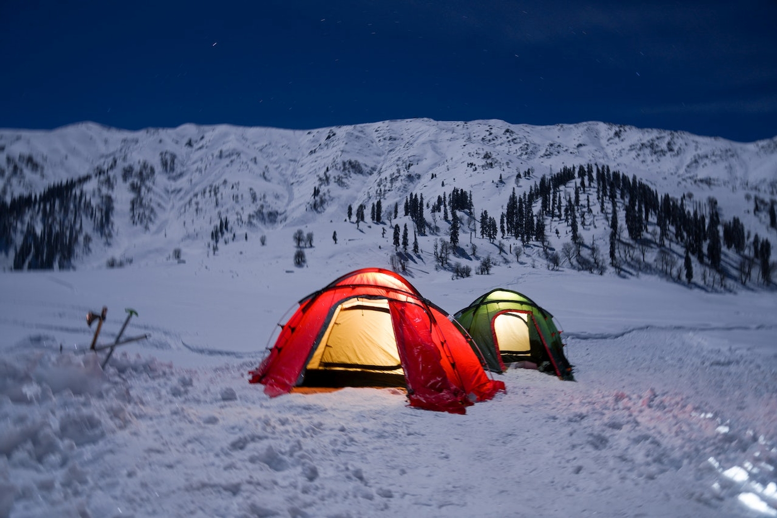 کمپ زدن در برف